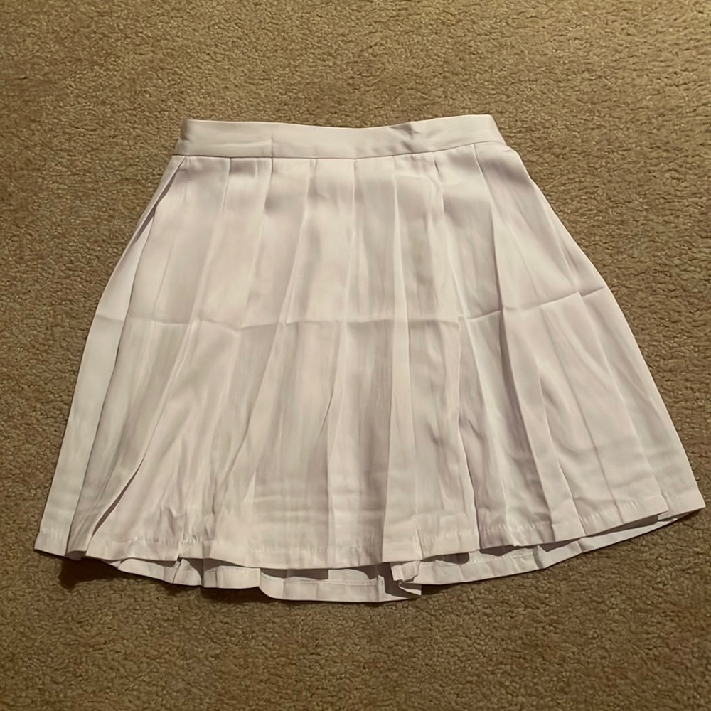 White Amazon pleated tennis skirt